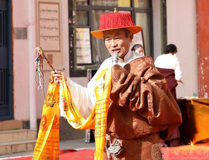 德格县:举行迎新春文艺汇演