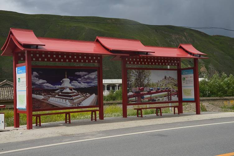 甘孜县：城乡公交编织便民出行网