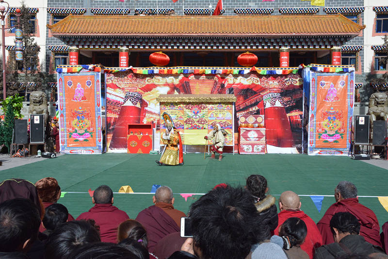 壤塘县藏戏团表演传统藏戏《智美更登》片段