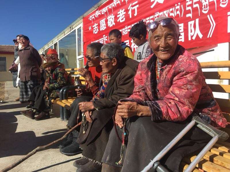 红原：深入全县敬老院慰问孤寡老人