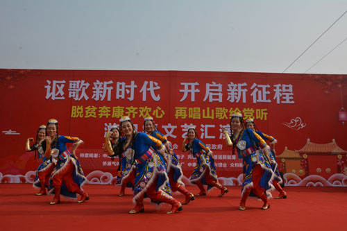 汶川：镇企大联欢 共唱山歌给党听