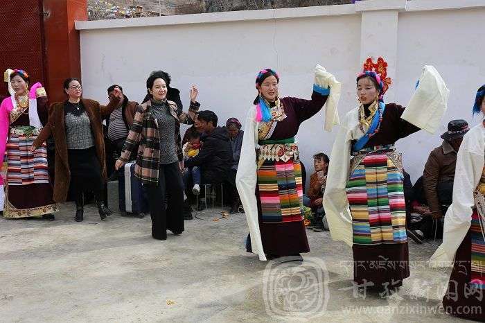 巴塘：水电移民群众共庆新春感党恩