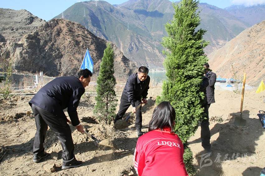 2018年“大规模绿化全川•甘孜行动”在泸定启动
