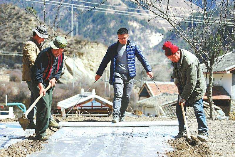 干部驻百村联千户帮万民