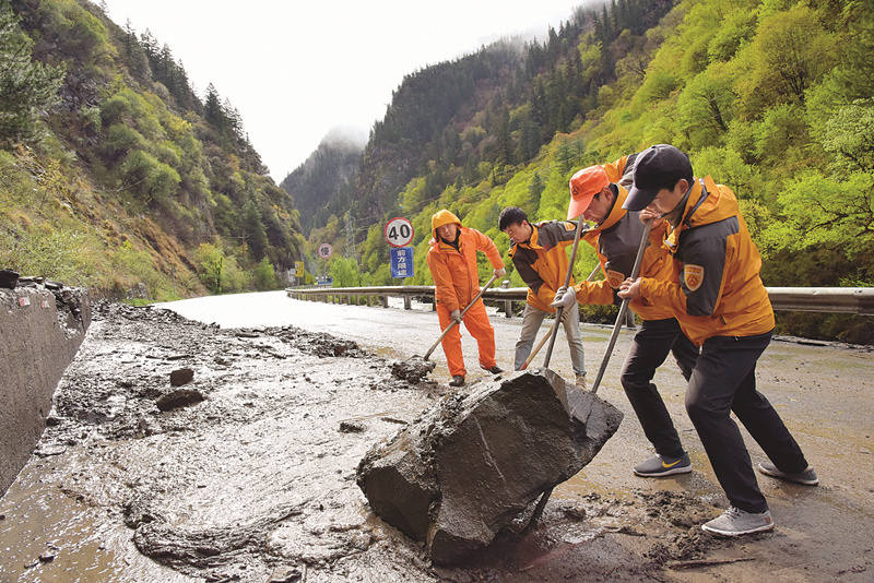 可敬的道班工人