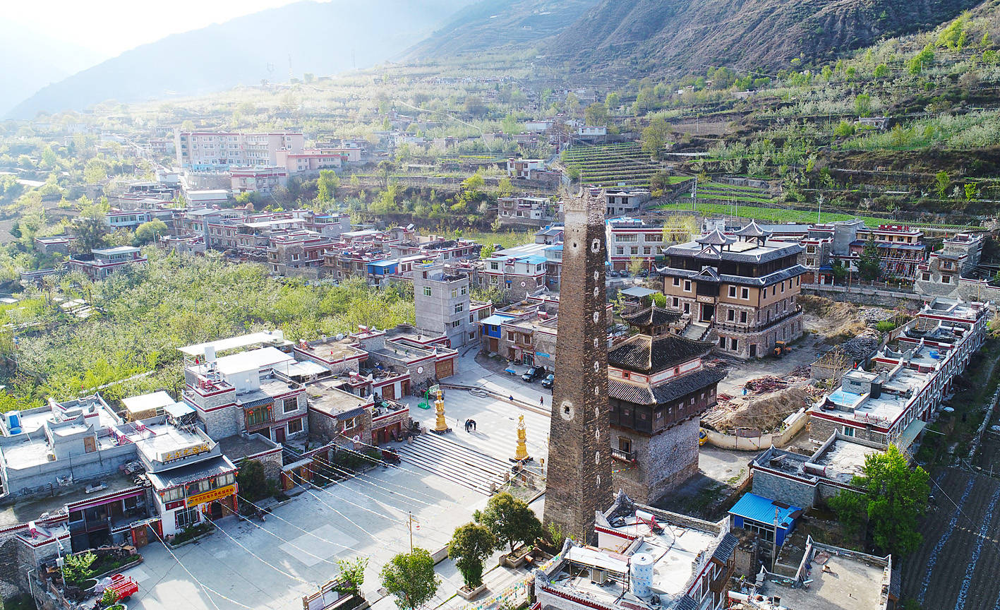 灾后恢复重建的小金县沃日镇