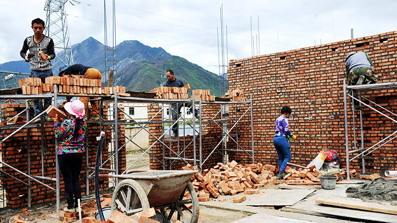 茂县叠溪镇新磨村灾后恢复重建紧张进行中