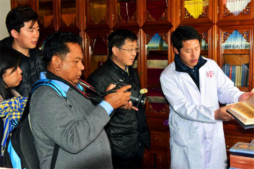 一次不远万里的友谊探访——当柬埔寨遇上德格