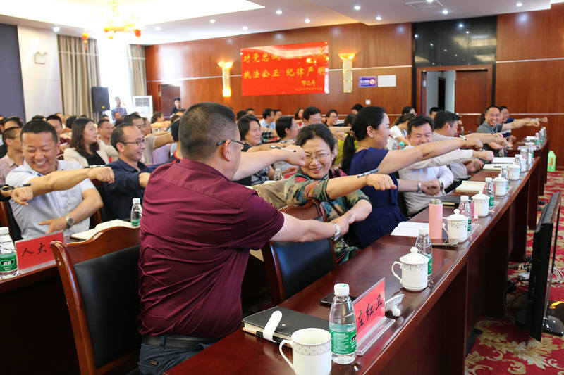 理县：举办心理健康提升干部队伍职业幸福感