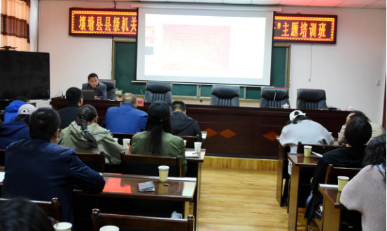 壤塘县：“三加强三提高”着力为干部充电提能