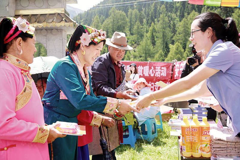 金川县宣传小组深入边远牧区宣讲惠民政策