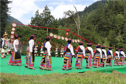 松潘毕曼歌节开幕 聆听美妙的羌族之声