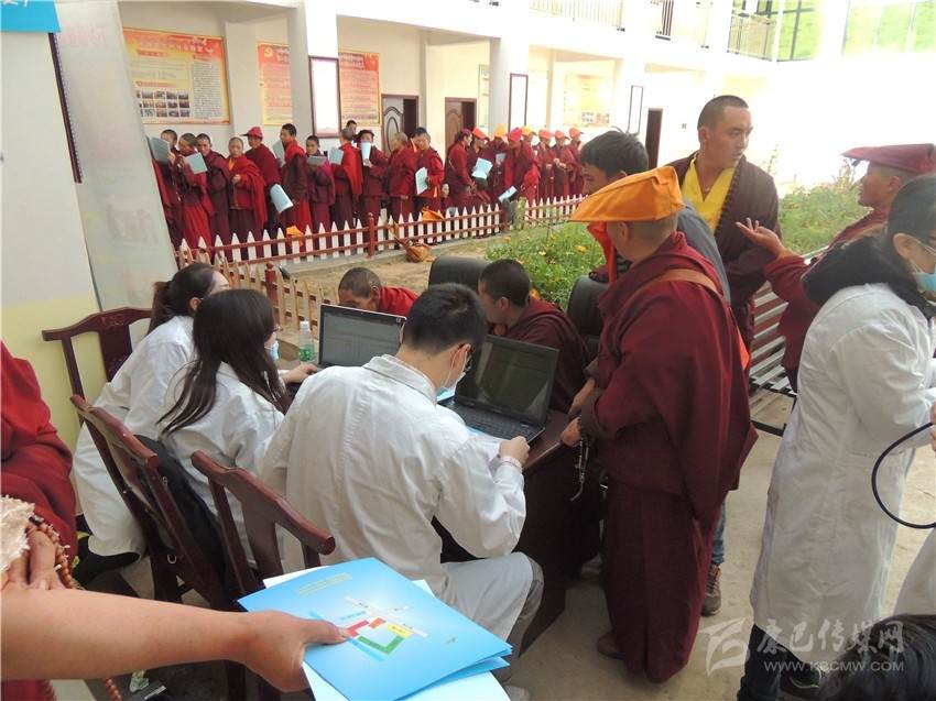 健康扶贫的色达实践