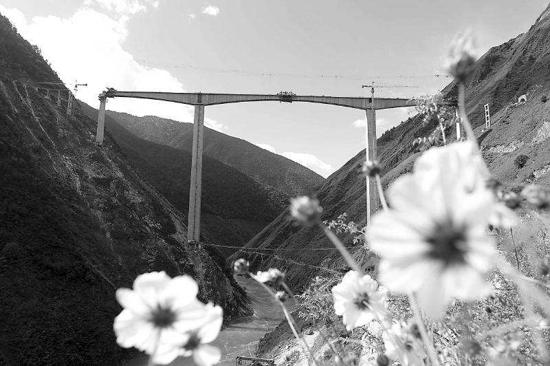 藏区高桥初见雏形