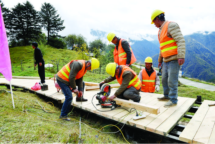 金川阿拉学村旅游扶贫项目进展顺利