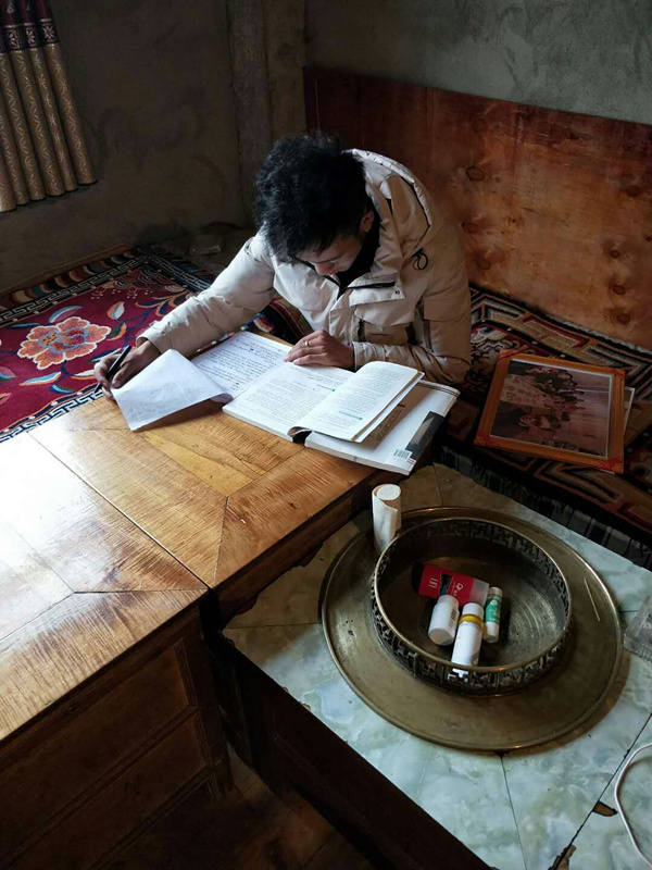 理塘县下汝村：贫困村里的文学沙龙