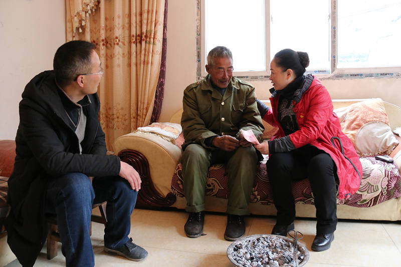 新春慰问送温暖 殷殷关怀暖人