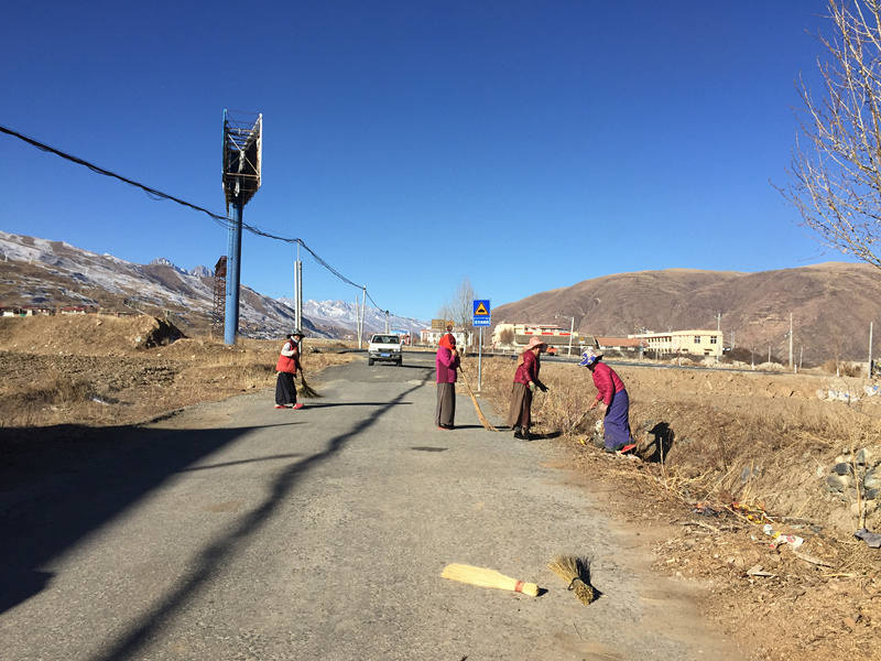 甘孜县农村公路养护有“实招”
