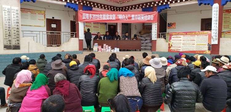 培养“法律明白人” 建设法治新农村