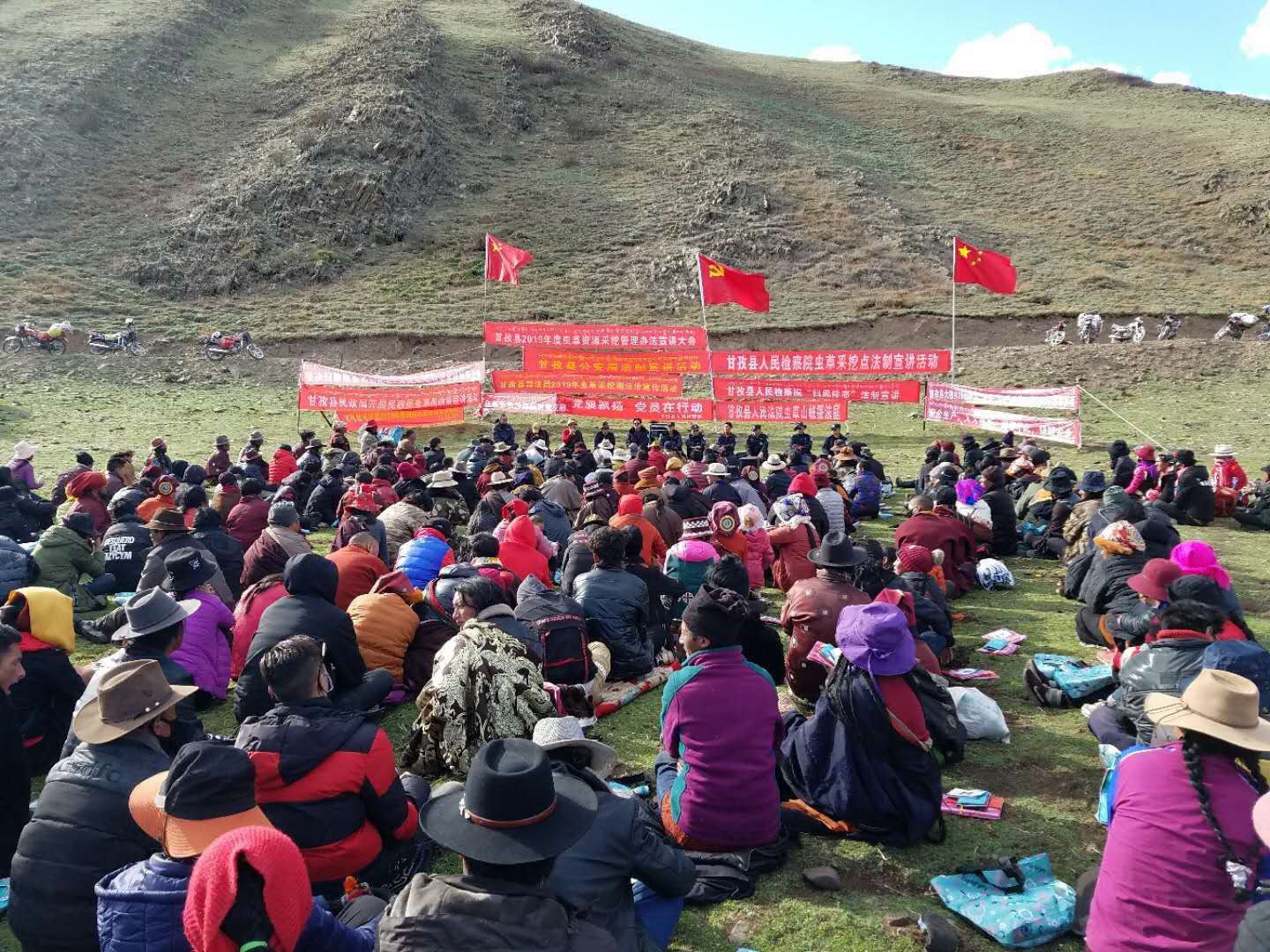 甘孜县形式多样深化法治宣传