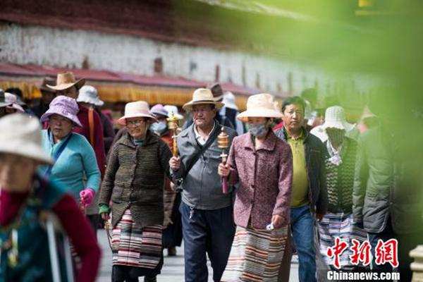 “萨嘎达瓦”月：斋戒转经行善月