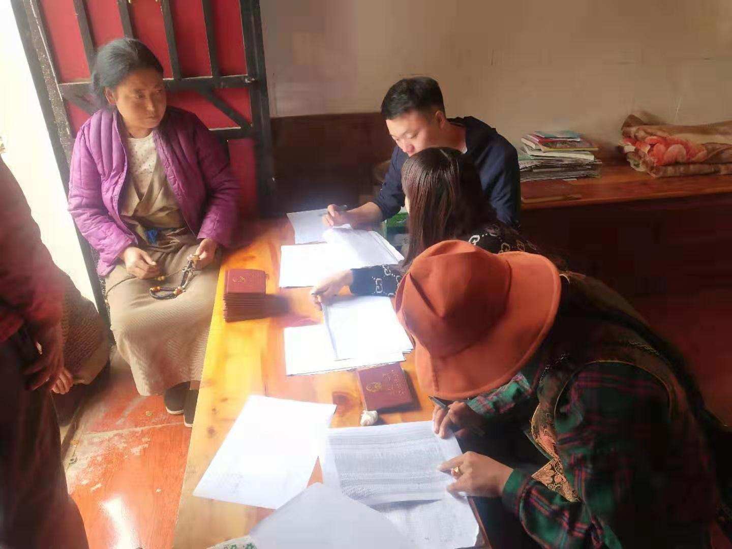 甘孜县：书记把脉下方 解决户籍乱象