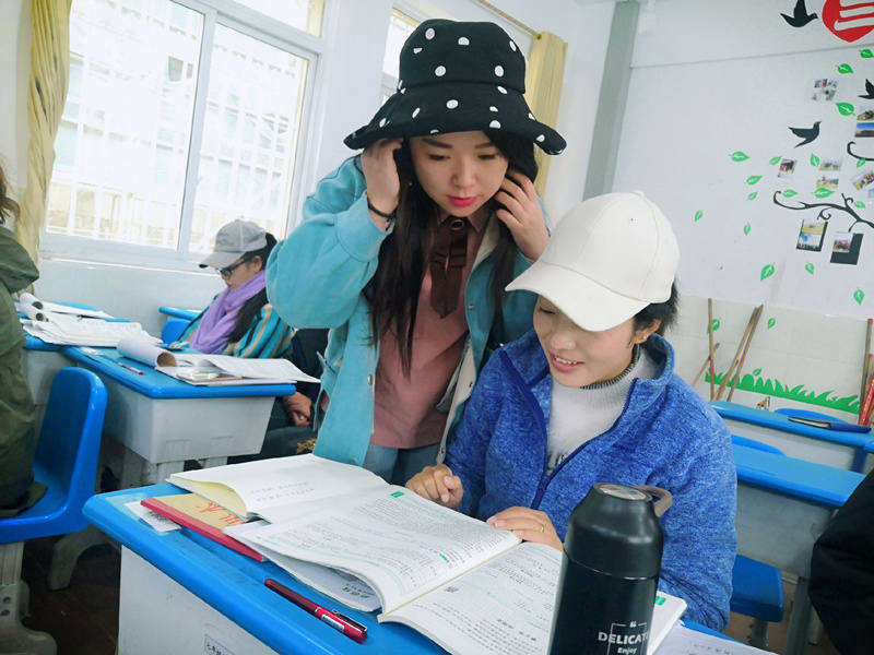 金堂名优骨干教师为甘孜州南路片区培育教师150名