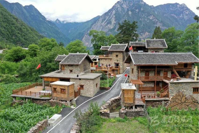 打造现代版“富春山居图” 乡村旅游敲开四川百姓致富门