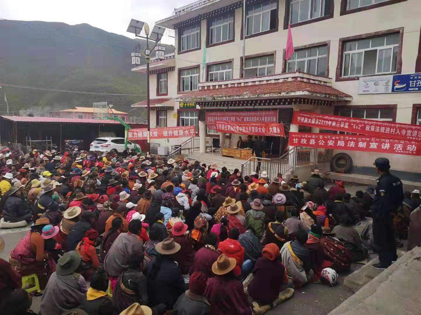 甘孜县开展庆祝新中国成立70周年主题群众宣讲活动