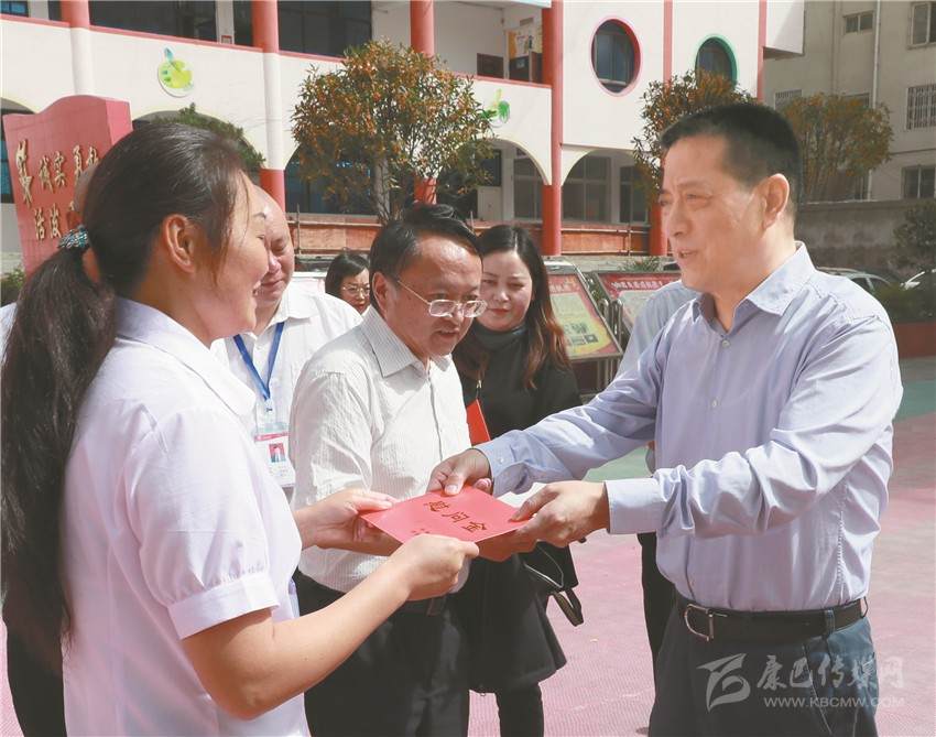 刘成鸣率队开展教师节慰问活动 希望全州广大教师和教育工作者为经济社会发展培养更多高素质人才