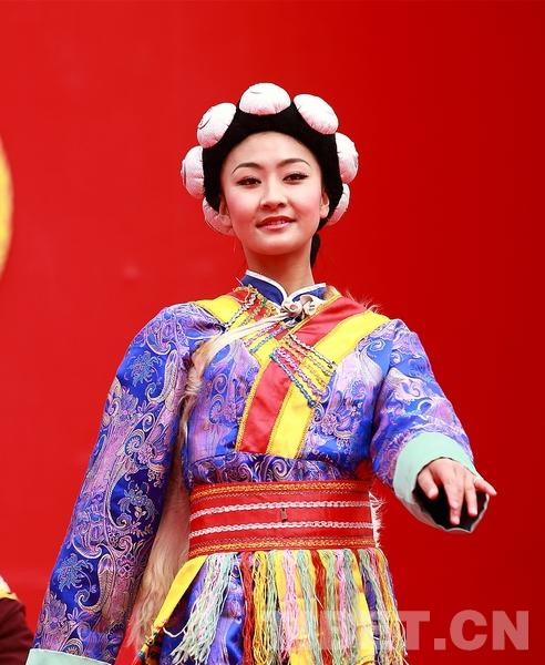 迪庆:隔河不同装
