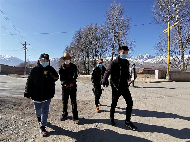  甘孜县防“疫”脱贫两手抓