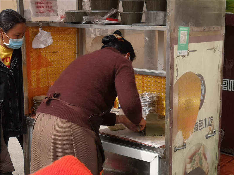甘孜县贫困户舍都：特色凉粉托起脱贫路上的致富梦