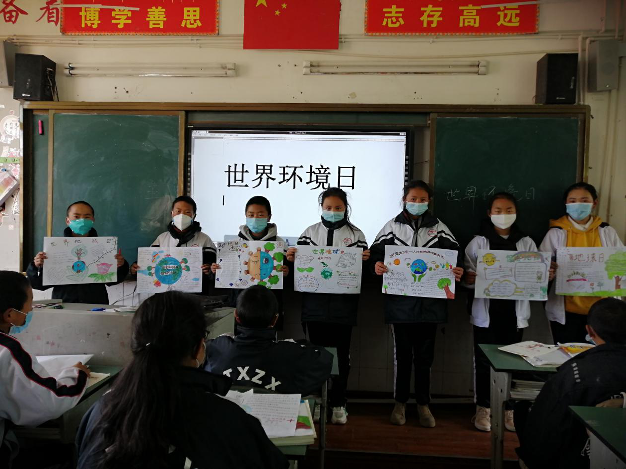 理塘县：中小学生手抄报里“画”环境