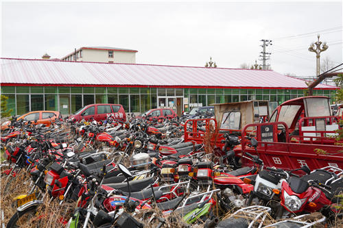 若尔盖：集中销毁330辆报废机动车