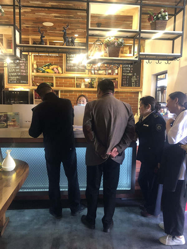 甘孜县开展文化市场大检查