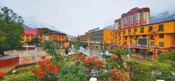 巴塘县实施城市风貌提升工程