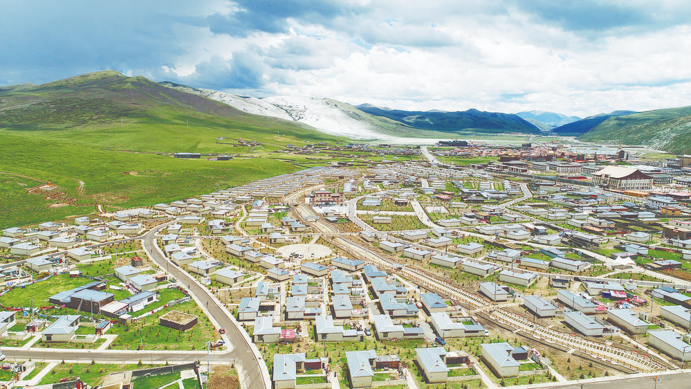 现场观摩再鼓发展干劲