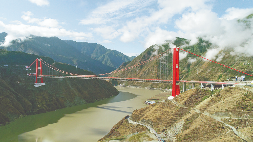 雪域高原迎坦途