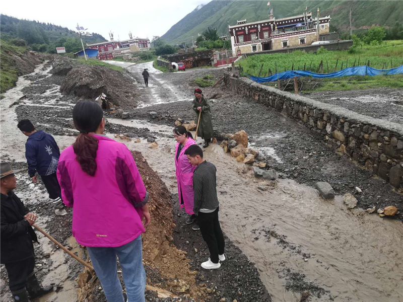 “汛”速行动 既督又查的防汛一线纪检人