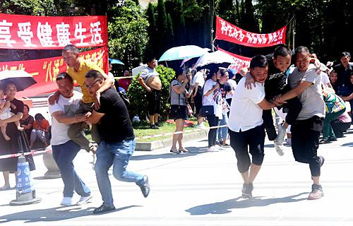 汶川县映秀镇举行趣味运动会