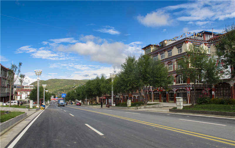 甘孜县城乡环境展新颜