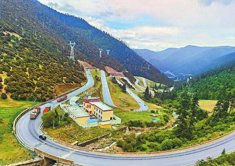 雅江 打好深度贫困地区脱贫攻坚硬仗