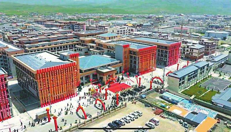 色达 打造川青交界地区中心城市