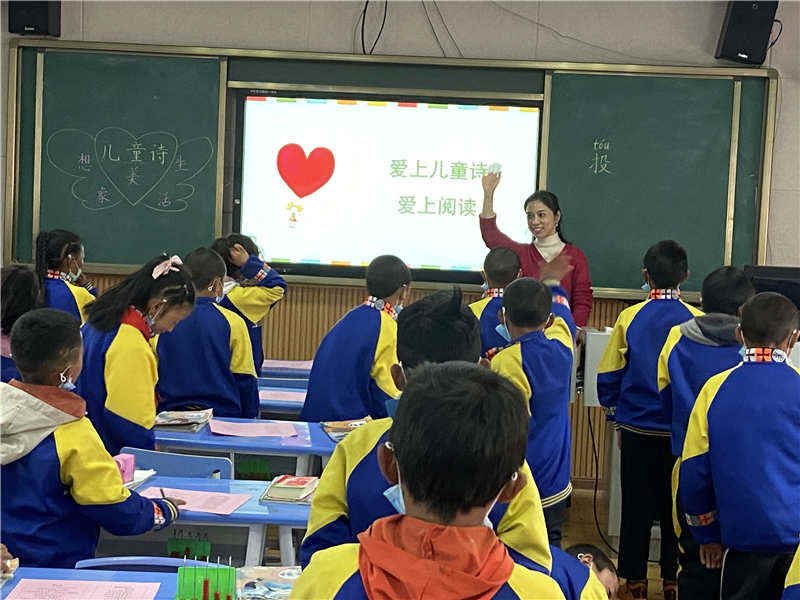 理塘：名师送教“面对面” 结对帮扶“手牵手”