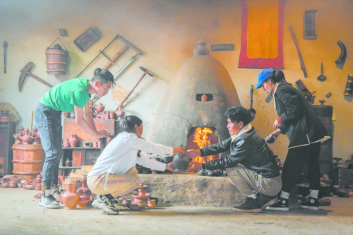 壤塘县：传承藏陶技艺 助力增收致富