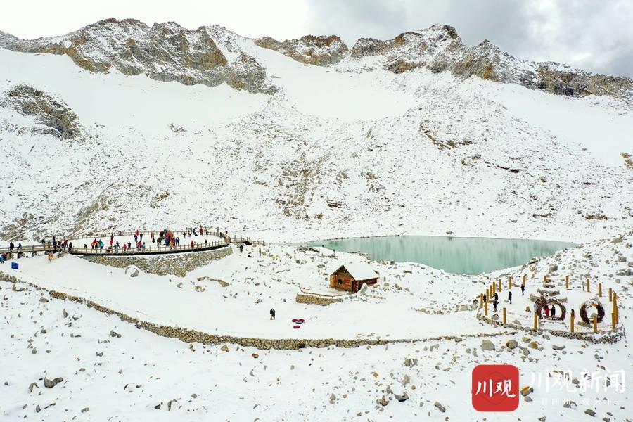 川西小瑞士——阿坝黑水县达古冰川惊艳游客眼球