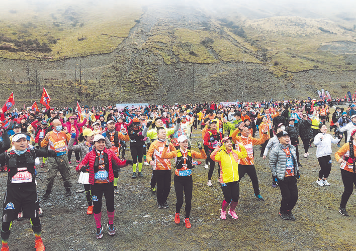 川西红叶超级山地马拉松赛在理县开赛
