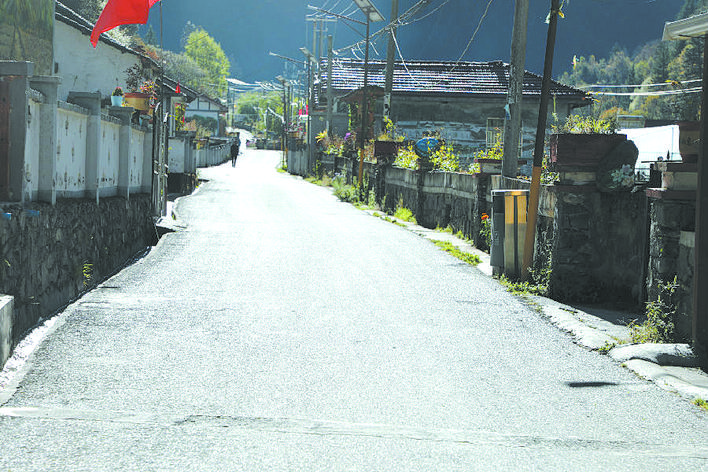 村庄更靓 生活更美好——马尔康市开展环境卫生整治小记
