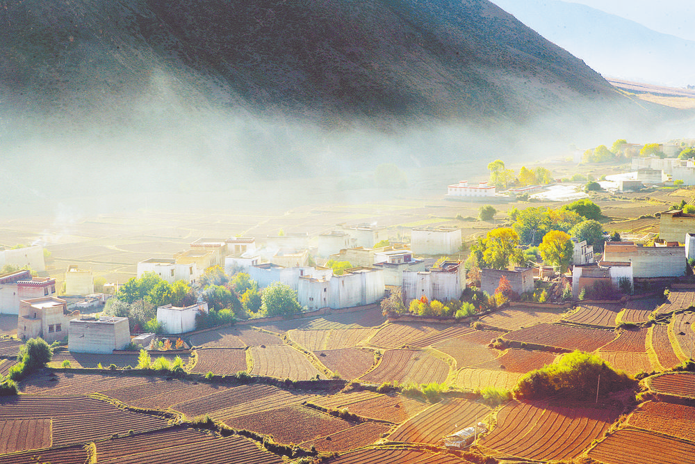 乡城县获“中国白藏房文化之乡”新名片